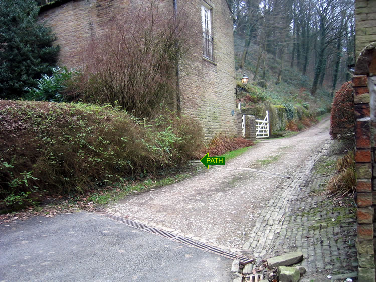 Photograph: 2008: Path unclear - no sign